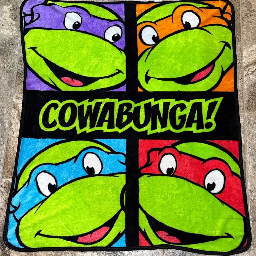 Teenage Mutant Ninja Turtles Blanket. Nickelodeon  38X45 inches. Vibrant colors